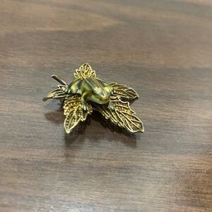Enameled Frog/Toad PIN Maple Leaf VERY UNIQUE Dimensional GoldWashMarked Silver